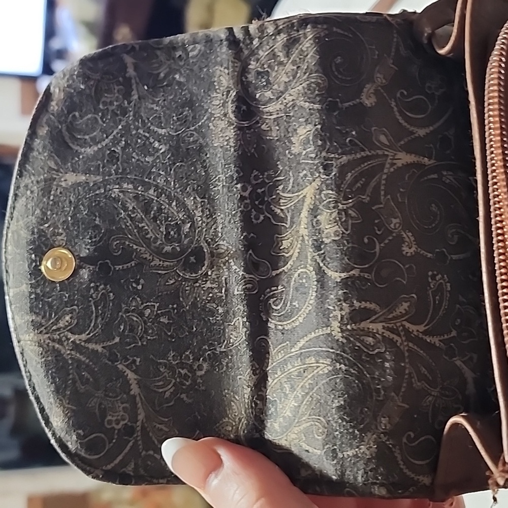 MICHAEL STEVEN'S CROSSBODY EXPANSION BAG. - Picture 3 of 8